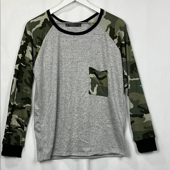 B. Flawless Womens Lounge Shirt M Gray Green Camo Pattern Stretch Pullover New - Picture 1 of 11